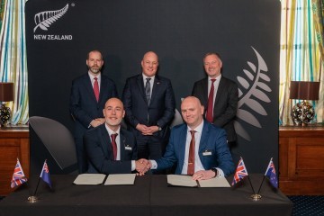 The Rt Hon Jonathan Reynolds, the Rt Hon Christopher Luxon and the Rt Hon Steve Reed (L-R Front Row) David Hammond, and Daniel Knowles