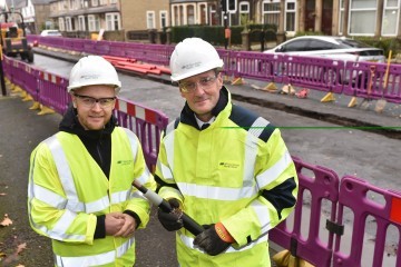 Jonathan Hinder MP And Vincent Cranny With The Cable