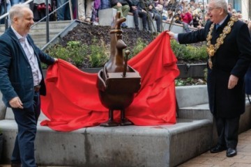 Nick Park unveilling Feathers McGraw