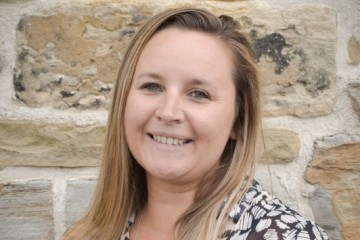 Lisa Strapps, Financial Affairs