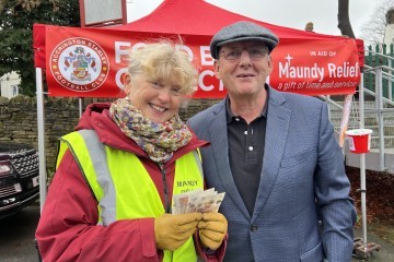 ANDY HOLT WITH LUCY HARDWICK MANAGER OF MAUNDY RELIEF AT ACCRINGTON STANLEYS FOOD BANK COLLECTION.jpeg.jpg