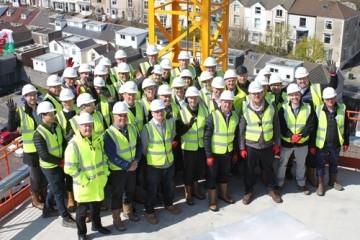 coppergate-topping-out-event-april-10-2019-create-construction-team-with-client-crosslane-and-other-invitees.jpg