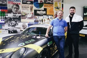 craig-parsons-ceo-b2btradecard-and-mike-thomson-service-manager-porsche-bolton.jpg