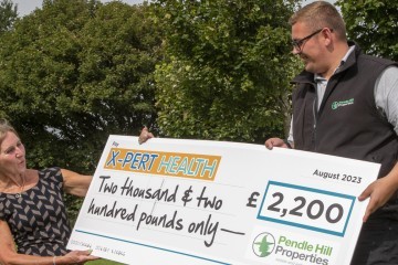 DR TRUDI DEAKIN FROM X-PERT HEALTH RECEIVING THE GENEROUS DONATION FROM PENDLE HILL PROPERTIES AND LETTINGS DIRECTOR TOBY BURROWS.jpg.jpg