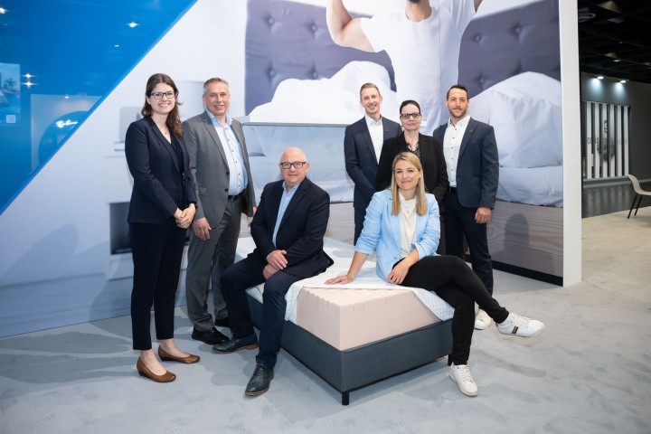Dr. Emily Schweissinger - Evonik, Dr. Roland Hubel - Evonik, Dr Mike Murray - The Vita Group, Natalie Watson - The Vita Group, Chris Hupfeld - Coverstro, Dr. Annegret Terheiden - Evonik and Dennis Wagner - Covestro