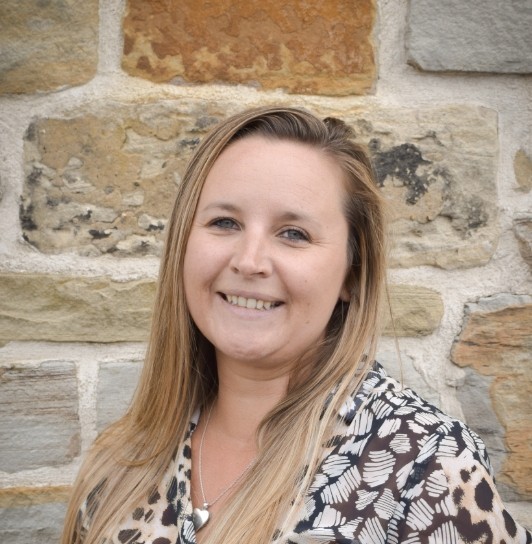 Lisa Strapps, Financial Affairs