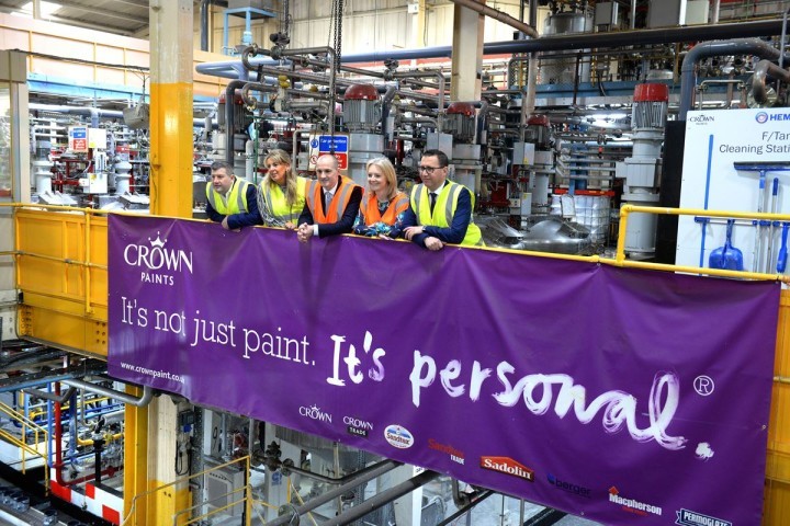 liz-truss-mp-and-jake-berry-mp-visit-crown-in-darwen-2.jpg