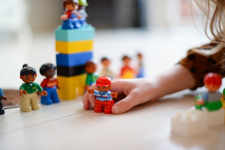 person-playing-mini-fig-1660662.jpg
