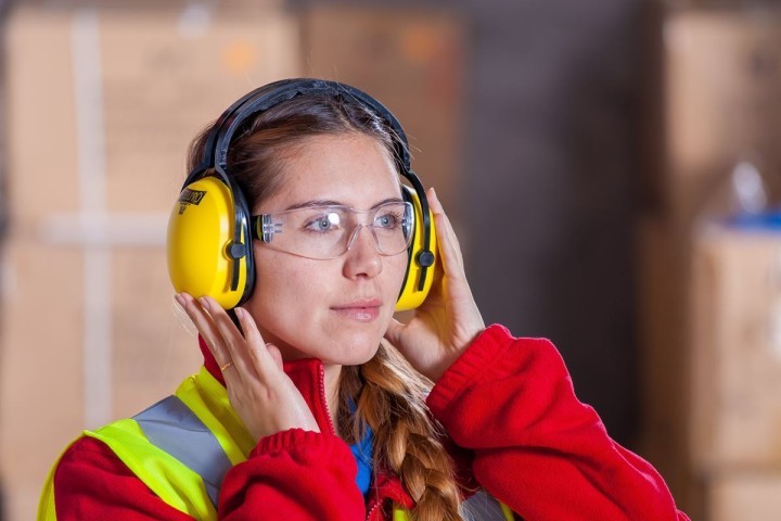 beautiful-girl-headset-209204.jpg
