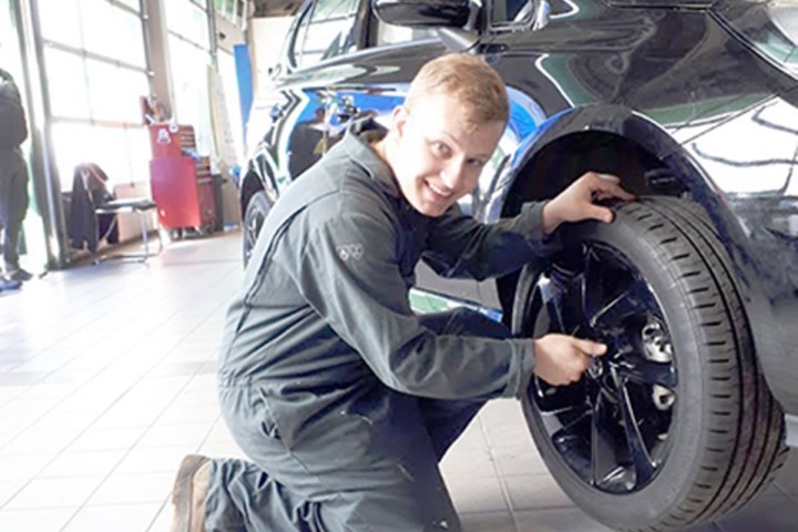 training-2000-apprenticeships-case-study.jpg