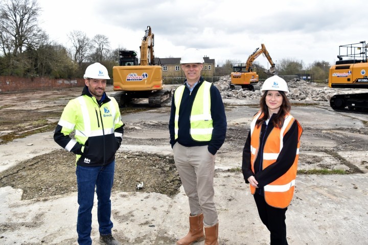 Graeme Scott Incommunities Centre With Nigel Robson And Emma Carlin Breck Homes