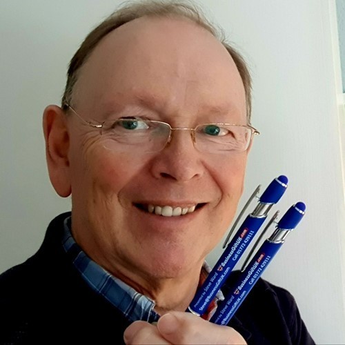 steve-ward-with-business-card-pens.jpg