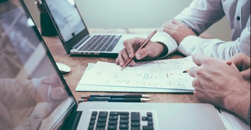 ebusiness-uk-trends-2022.jpg