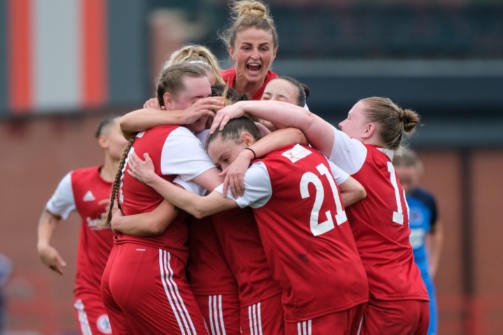 ACCRINGTON STANLEY WOMEN CELEBRATE SADIE MITCHELLS SUPER EQUALISER AT THE WHAM STADIUM.jpg.jpg