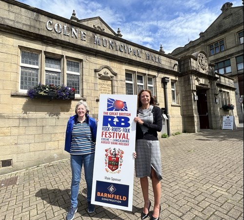councillor-mary-thomas-and-tracy-clavell-bate-from-main-sponsors-barnfield-construction-outside-colne-muni.jpeg