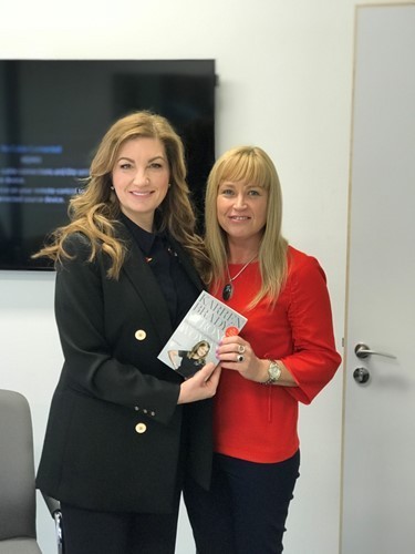 baroness-karren-brady-of-knightsbridge-with-coral-horn-of-pink-link-and-the-enterprise-vision-awards.jpg