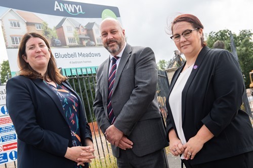 anwyls-john-grime-centre-with-nicola-elsworth-left-and-natalie-webster-right-from-homes-engla.jpg