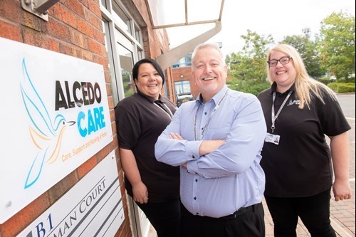 image-shows-ltor-area-manager-claire-culshaw-managing-director-andy-boardman-and-deputy-manager-robyn-bamber-outside-the-preston-office-bun.jpg