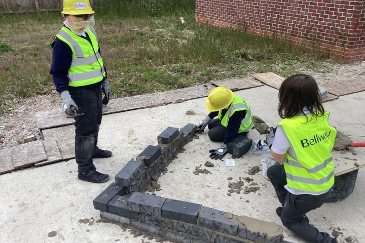Pupils take part in bricklaying lesson at Lydiate Gate.jpg.jpg