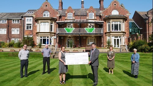 representatives-from-leyland-trucks-and-st-catherine-s-hospice-min.jpg