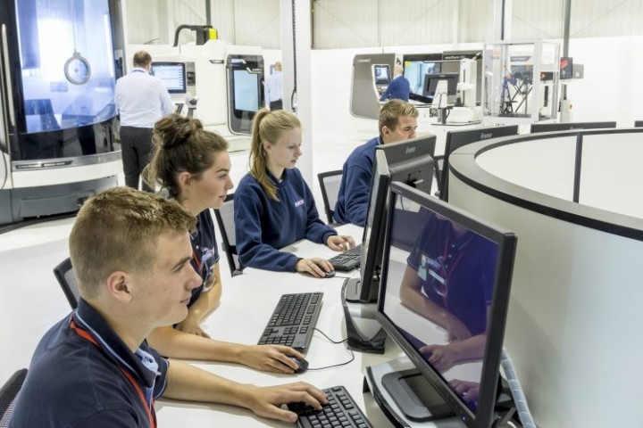 training-2000-apprenticeships-1000x500.jpg